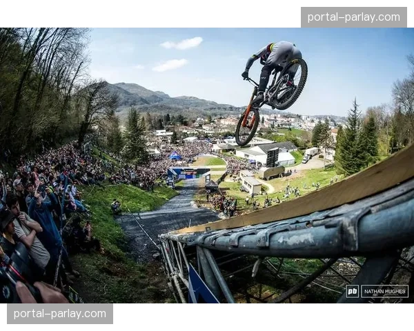 速降世界杯卢尔德站资格赛,法国新星莱奥·阿比利奥刷新赛道纪录