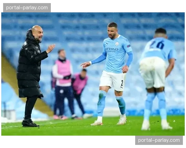 特写：终场哨响，因莫比莱与克洛普握手致意